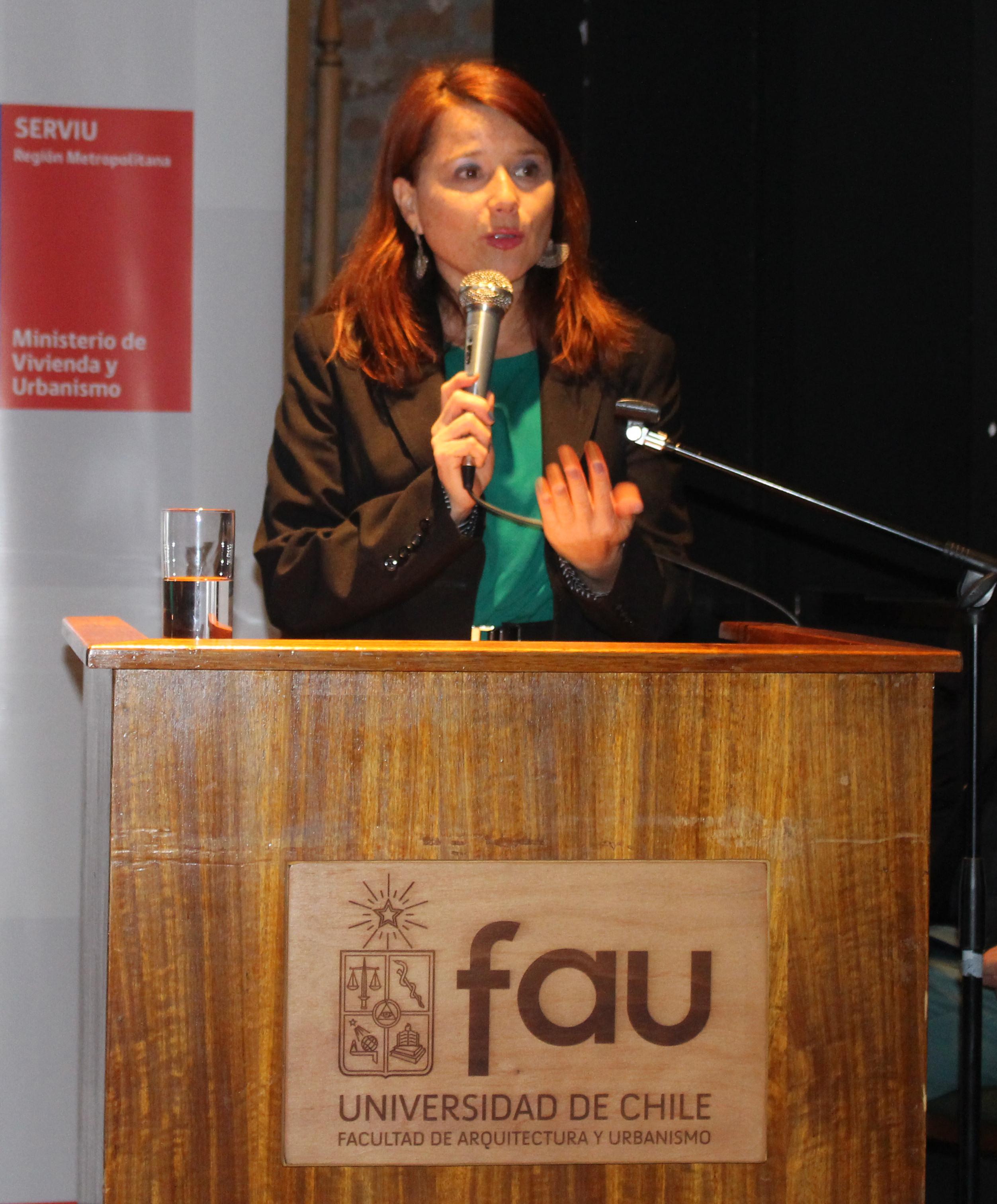 Yasna Contreras, directora de la Escuela de Postgrado FAU.
