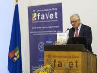 El Gerente de la Línea de Producción de Cerdos de Agrosuper, Sr. Jaime Ríos, suscribió el convenio con Favet.