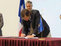 El Subsecretario del Ministerio Agricultura, Sr. Claudio Ternicier suscribiò el acuerdo con ACHIPIA.