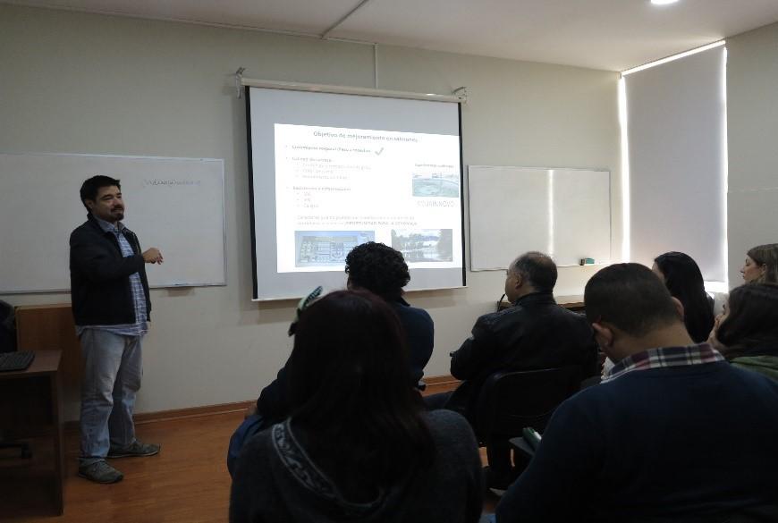 El curso contó con cinco docentes destacados en la materia de la Universidad de Chile. En la imagen el Profesor Dr. José Manuel Yañez.