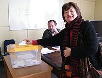 La candidata, Profesora María Eugenia Góngora, sufragó durante las primeras horas de la mañana.