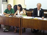 El Profesor Fernando Ramírez, la Profesora Carla Peñaloza y el Profesor Horst Nitschack fueron los vocales de mesa en la elección de consejeros de Facultad.