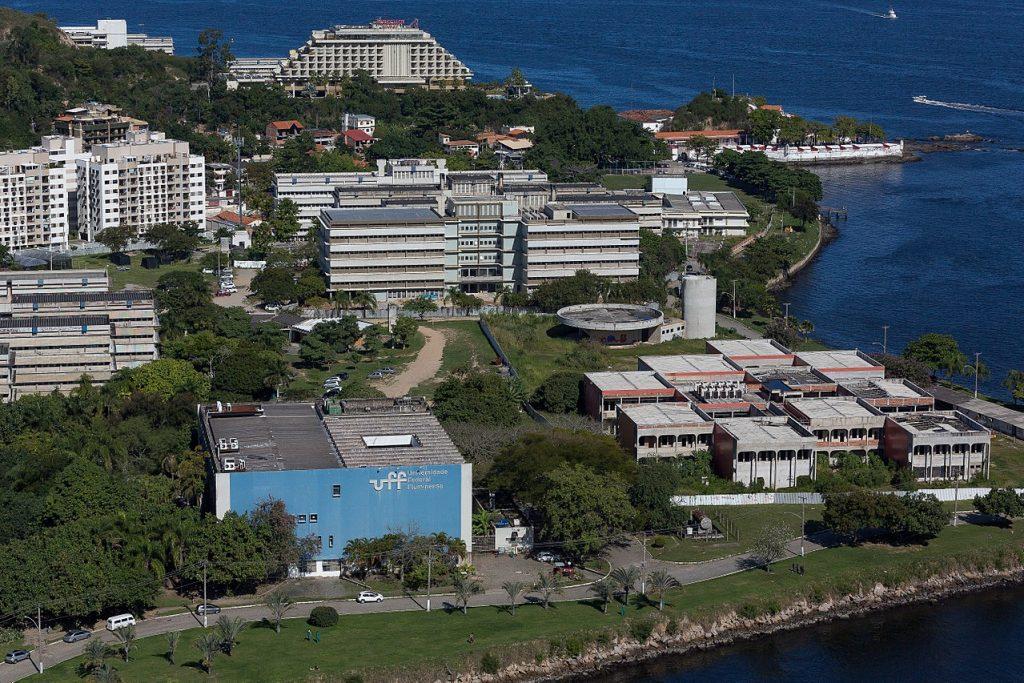 Convocatoria a becas en la Universidad Fluminense para estudiantes de postgrado