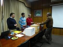 Los profesores Juan Pablo Fuentes, Alejandro García y Sergio Donoso fueron los encargados de la Mesa Electoral.