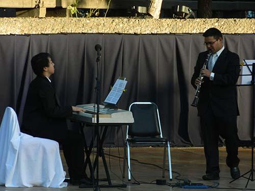 Kaimin Zou (piano) y Óscar Ibarra (clarinete), estudiantes de Ingeniería Forestal.