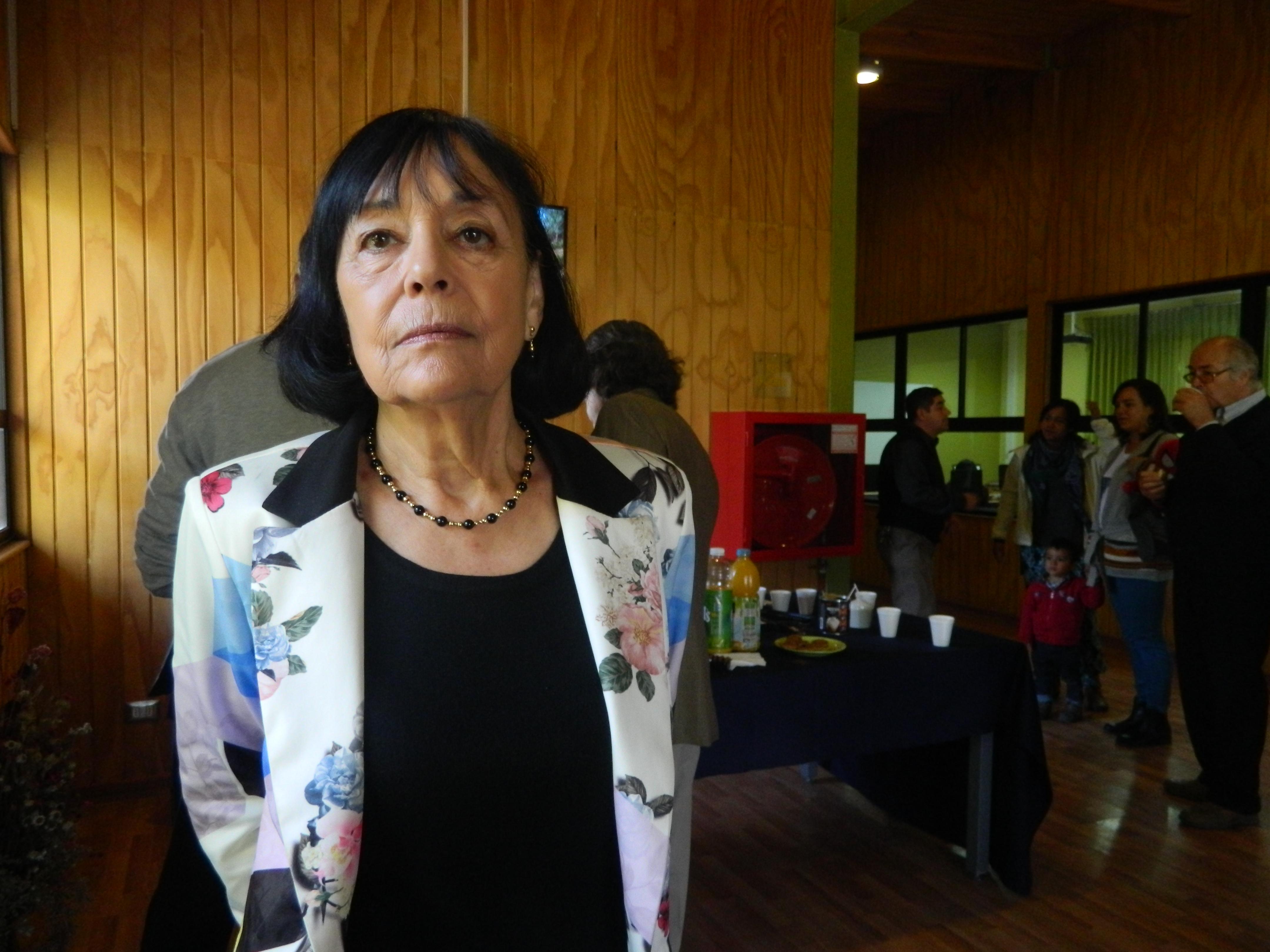 Carmen Luz de la Maza, decana de la Facultad de Ciencias Forestales y Conservación de la Naturaleza, fue la anfitriona en la sesión.