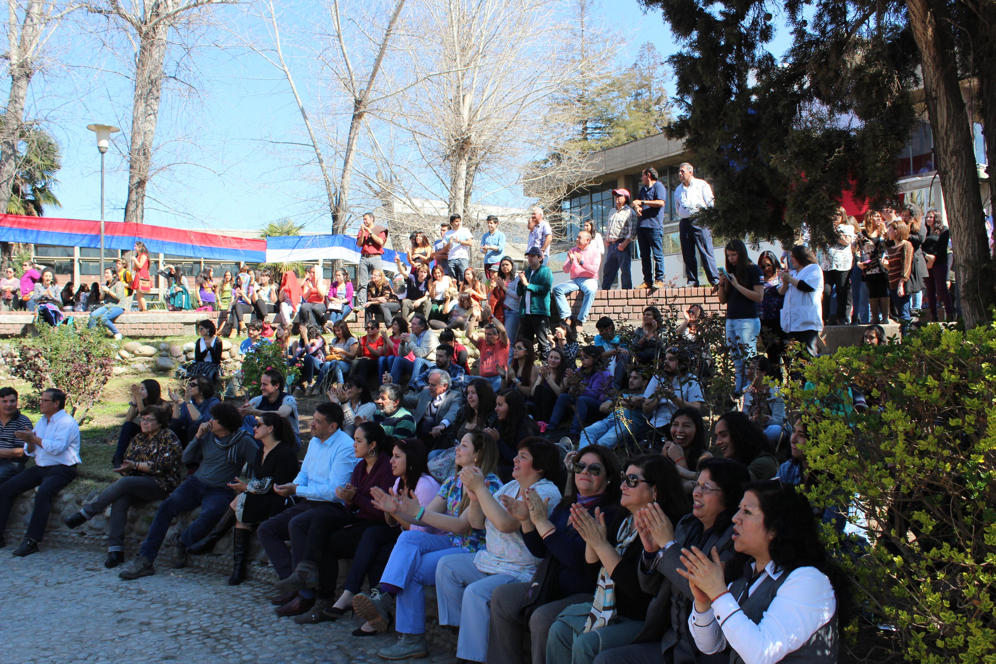 Cerca de 300 personas se congregaron en las celebraciones de Fiestas Patrias en Campus Sur.