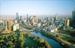 La estructura urbana de Melbourne cuenta con grandes parques, jardines y amplias avenidas.