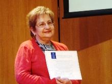 Profesora Mila Arellano recibió su certificado de diploma Docencia Universitaria con Uso de TICS.