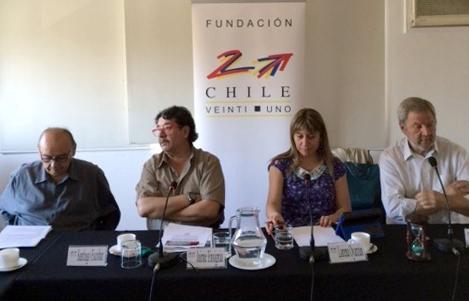 La profesora Oyarzún expone sobre las elecciones de EE.UU. en Chile 21