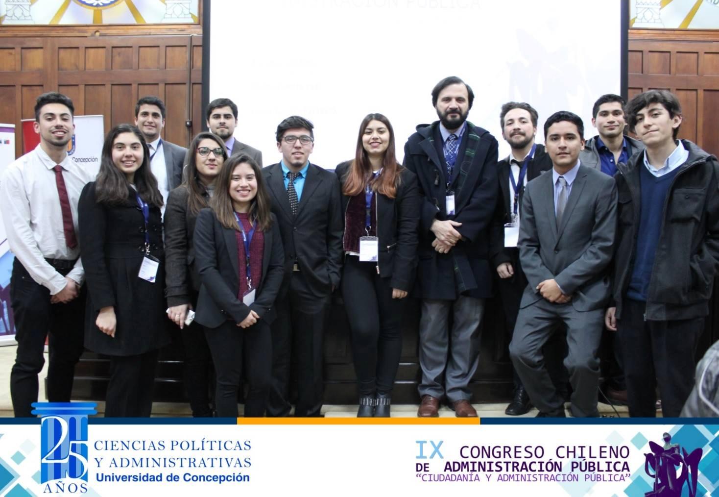 Estudiantes de diferentes cursos de Administración Pública conformaron la delegación del INAP, liderada por el profesor Cristian Pliscoff.