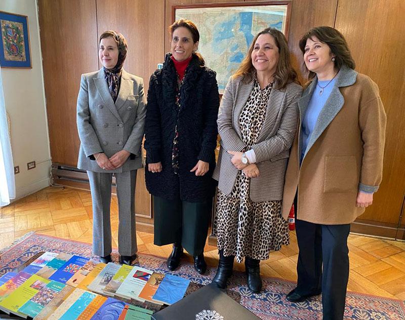 La Embajadora del Reino de Marruecos, Dra. Kenza El Ghali, junto a la Directora del IEI, Dra. Dorotea López Giral; la prof. Paz Milet y la asesora de la Dirección Nacional de Fronteras y Límites, Ximena Fuentes.