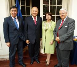 Prof. José Morandé Lavín, General Ricardo Ortega Perrier, Sra. Denise Bernard y Prof. Walter Sánchez
