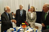 El Fundador del IEI, Prof. Claudio Veliz, junto a los ex directores Prof. Alberto van Klaveren y Prof. María Teresa Infante