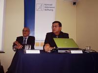 Antonio Zapata, Académico de la Universidad Católica de Perú, y Sergio González, Director del Instituto de Estudios Internacionales de la Universidad Arturo Prat.