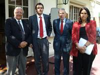 Los profesores Walter Sánchez, Alberto Van Klaveren y Dorotea López, junto a Patricio Aldunate Wagner.