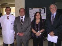 En la imagen, de izq. a der.: Dr. Walter Díaz, Decano Julio Ramírez, Gabriela Ortúzar y Vicerrector Luis Ayala.