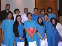 Estudiantes que obtuvieron el 1º lugar en la Feria Educativa 2009, junto a la Dra. Gisela Zillmann y al Dr. José Hassi.