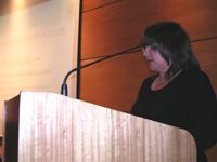 Prof. María Eugenia Franco, académica del Área de Patología, durante la ejecución de la ceremonia de Lanzamiento.