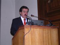 Dr. González estuvo a cargo de presentar al Decano Julio Ramírez.