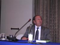Durante la conferencia, el Dr. Ramírez manifestó su interés por "renovar los viejos lazos y vínculos que unen a la gente de la Universidad de Chile con la gente de otras Universidades".