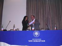 Decano Ramírez recibió certificación  de la Universidad San Sebastián.