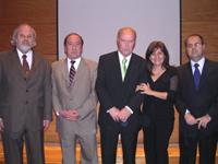 Prorrector Jorge Las Heras, Decano Julio Ramírez, Dr. Francisco Queirolo, Dra. Alejandra Lípari y Dr. José Hassi.