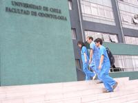 Con 121 años de trayectoria la Facultad de Odontología de la Universidad de Chile recibe a sus nuevos alumnos.