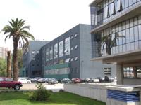 La Facultad de Odontología se ubica al interior del Campus de la Salud, junto a la Facultad de Medicina y la Facultad de Ciencias Químicas y Farmacéuticas.