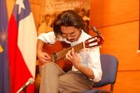 El Músico Felipe Villegas interpretó una adaptación para guitarra de piezas compuestas por el Dr. Alfonso Leng, Premio Nacional de arte y primer Decano de la Facultad de Odontología de la U. de Chile