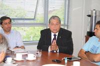 Consejo de Facultad recibió visita de candidato a Rector U Chile