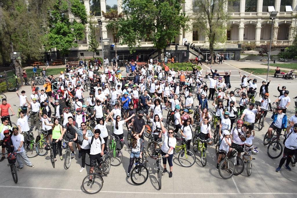Más de 200 personas participaron de la Cicletada Familiar U. de Chile - Universidad de Chile
