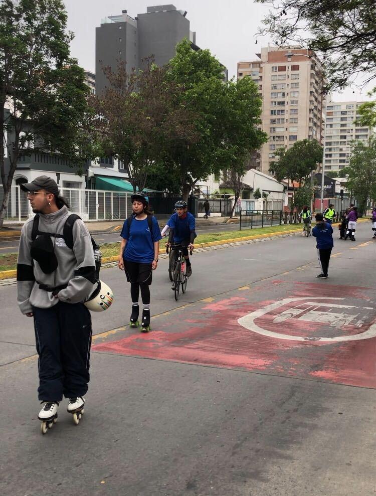 Patinadores en la Cicletada 2023