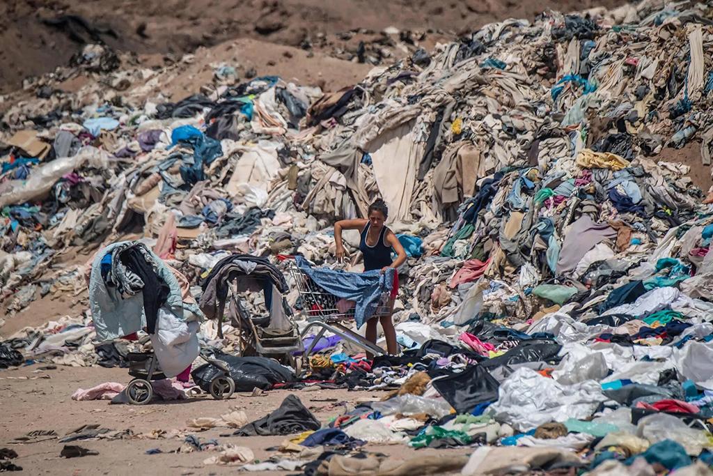 Moda circular gana espacio en Ecuador como opción de ingresos y para evitar  la contaminación que causa la ropa que va cementerios de prendas, Informes, Noticias