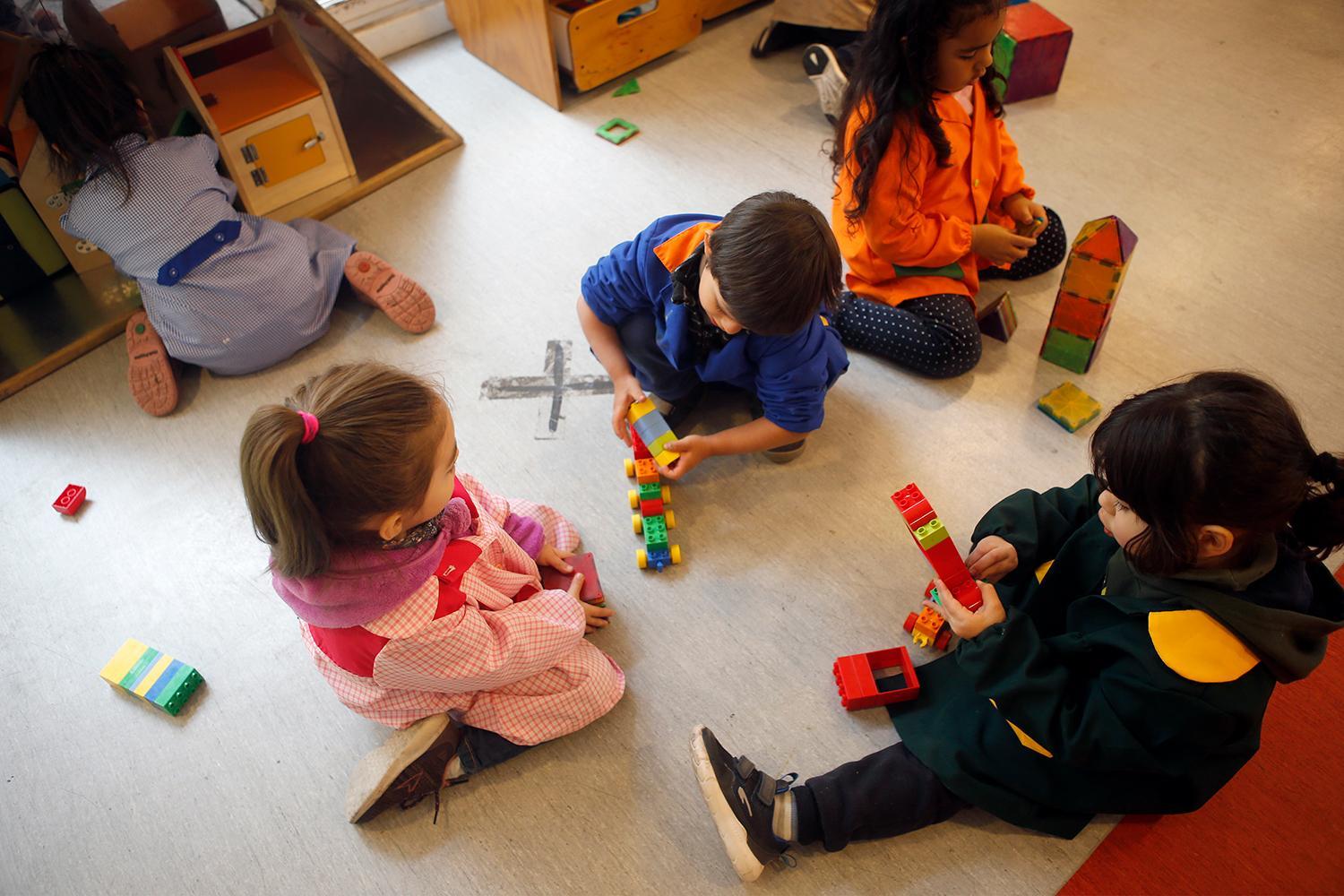 Más de 100 educadores y educadoras de JUNJI se capacitan en género con la U. de Chile