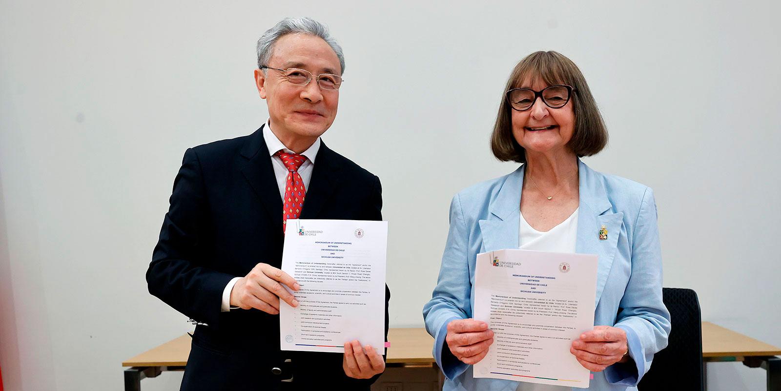 Delegación de la U. de Sichuan visitó la Universidad de Chile para fomentar la movilidad estudiantil