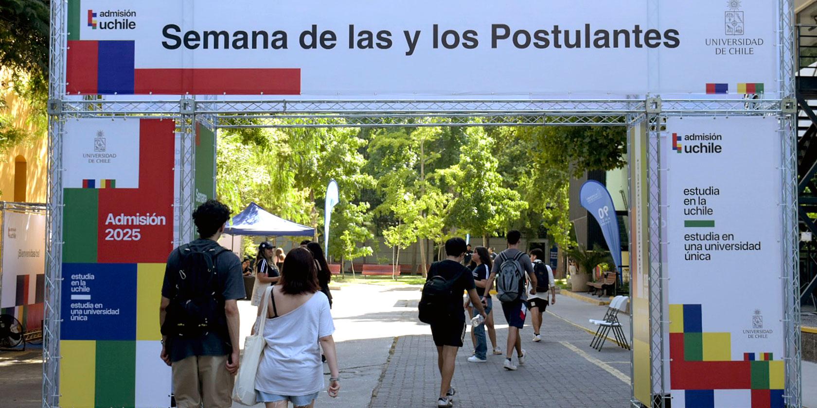 Miles de postulantes y sus familias visitaron la Universidad de Chile en su feria de postulación 2025