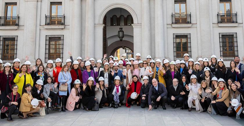 AMTC U. de Chile llama a impulsar políticas que aumenten la participación femenina en carreras STEM y en la minería