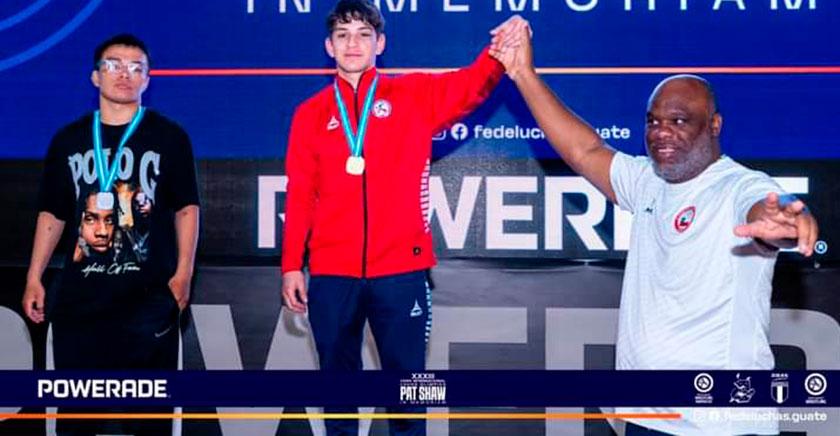 Estudiante U. de Chile ganó medallas de oro y plata en torneo internacional de lucha olímpica