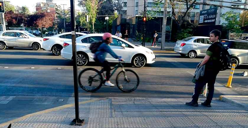 Estudio U. de Chile identifica los principales conflictos de los ciclistas en las calles de Santiago