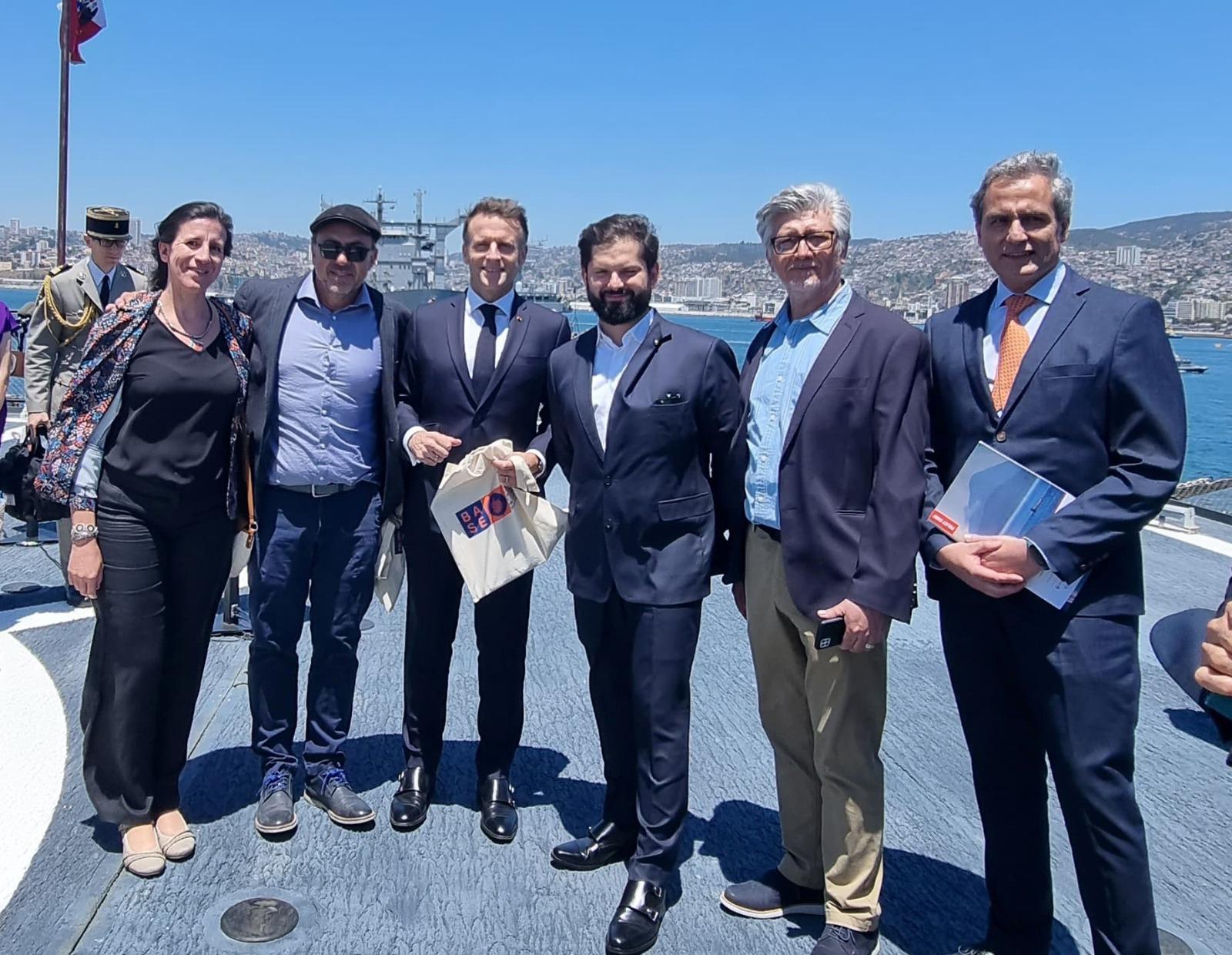 Presidentes de Chile y Francia acuerdan preservación del océano en visita al buque Almirante Viel en puerto de Valparaíso