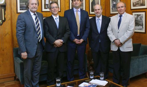 De izquierda a derecha: Davor Harasic Yaksic (UCH), José Luis Diez Schwerter (UdeC), Alan Bronfman Vargas (PUCV), Carlos Frontaura Rivera (PUC) y Alberto Balbontín Retamales (UV) 