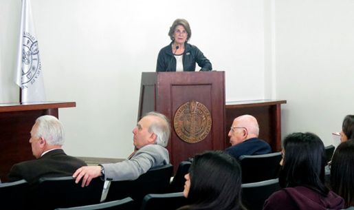 Profesora García expone en la UCSC sobre Derecho de la Mujer