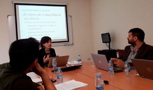 Profesora Gisella López realiza exposición en la U. de Girona