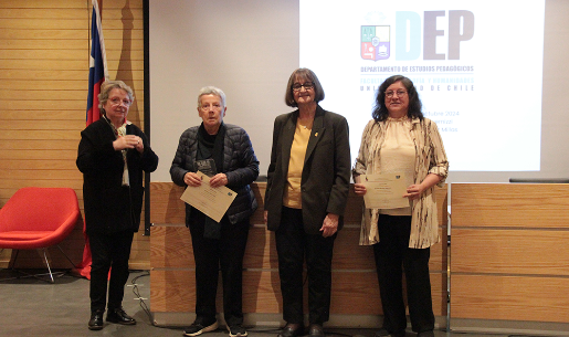 Rectora Rosa Devés junto a las académicas Loreto Nervi, Patricia Soto y Zulema Serrano 