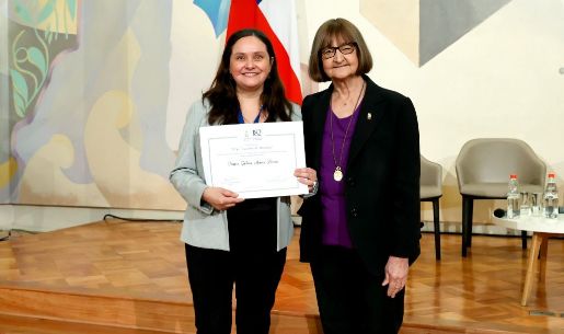 Profesora Danica Mimica Porras fue reconocida como Mejor Docente 2024 de la Facultad de Gobierno