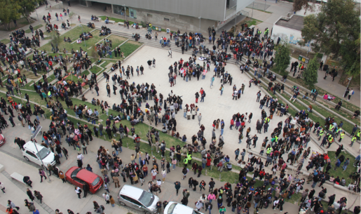Foto tomada desde las alturas del ejercicio de simulacro de emergencia del Campus Juan Gómez Millas.