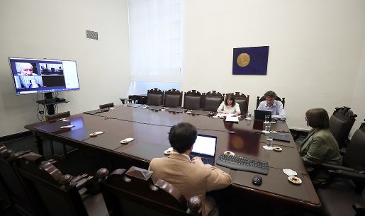 El jurado decidió otorgar la Distinción Medalla Rector Juvenal Hernández Jaque 2024 a las académicas Mónica Rubio y María Teresa Infante, en las menciones “Ciencia y Tecnología”, y “Artes, Letras y Humanidades”, respectivamente.