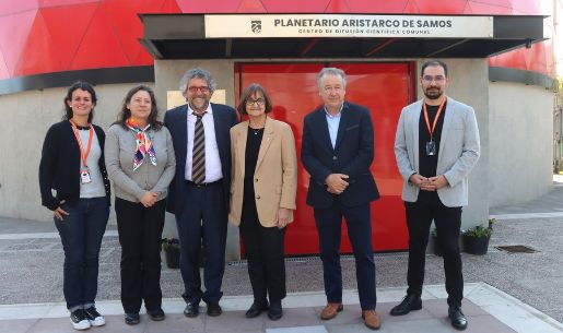 La delegación de la Universidad de Chile fue liderada por la Rectora Rosa Devés, en compañía del decano de la Facultad de Ciencias Físicas y Matemáticas, Francisco Martínez; la vicedecana Marcela Munizaga; el director del Departamento de Astronomía, Ricardo Muñoz; junto a estudiantes de pre y postgrado de la Casa de Bello.