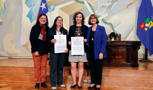 Directora de Innovación, Anahí Urquiza, recibe reconocimiento como profesora titular de la Universidad de Chile